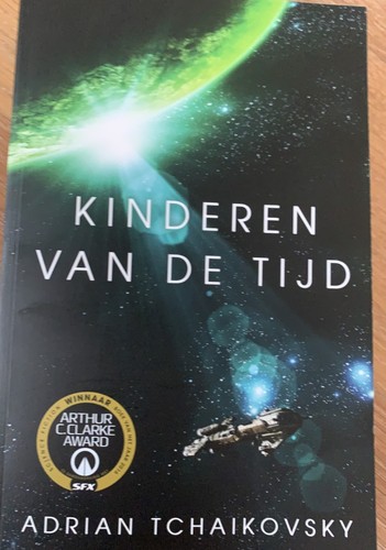 Adrian Tchaikovsky: Kinderen van de tijd (Paperback, Dutch language, 2023, iceberg books)