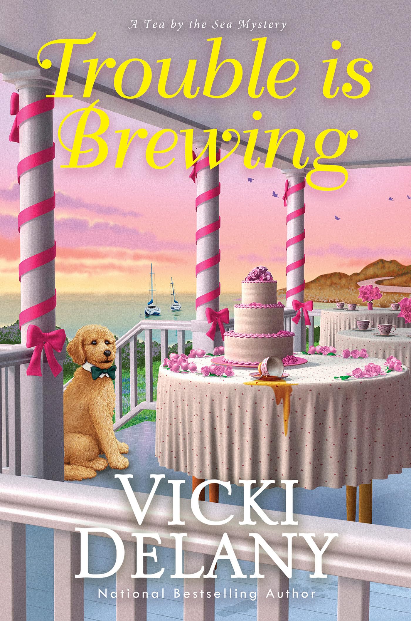 Vicki Delany: Trouble Is Brewing (Paperback, 2024, Thorndike Press)