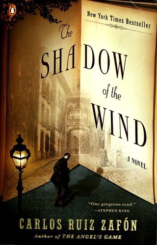 Carlos Ruiz Zafón: The Shadow of the Wind (Paperback, Penguin Books)