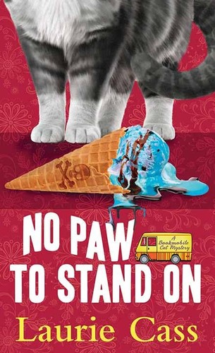Laurie Cass: No Paw to Stand On (2024, Center Point Large Print)