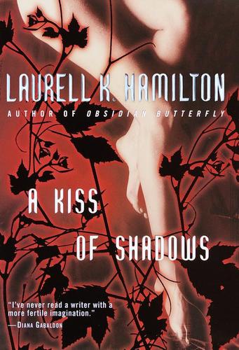 Laurell K. Hamilton: A Kiss of Shadows (2001, Random House Publishing Group)